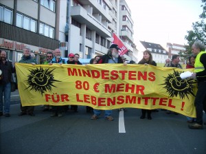 Krach schlagen statt Kohldampf schieben - Erwerbslose demonstrieren am 10. Oktober 2010 gegen Hungerregelsätze